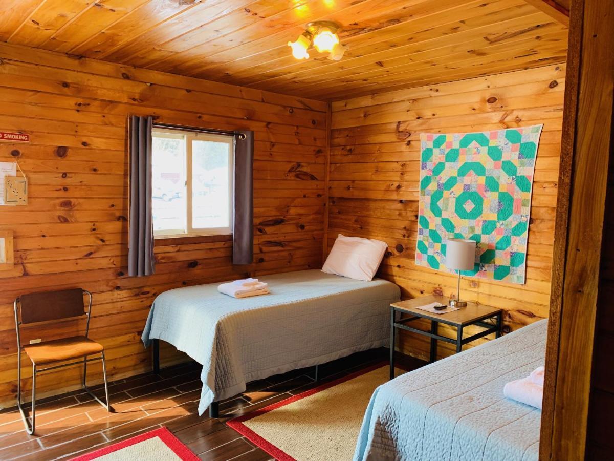 Pine Crest Motel & Cabins Barton Eksteriør billede